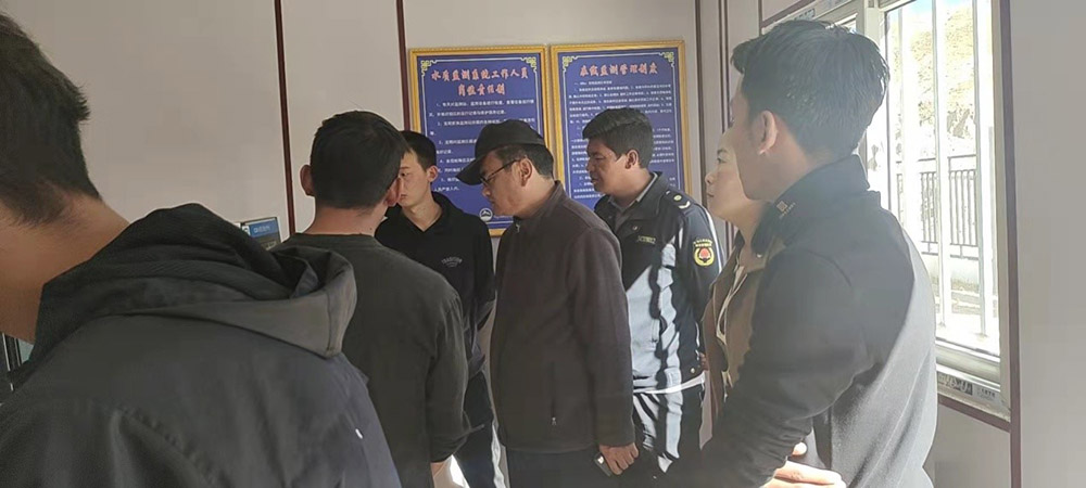 10月21日城管局、環(huán)保局及住建局局長(zhǎng)蒞臨我廠謝通門污水處理廠檢查運(yùn)行情況及了解整改階段。