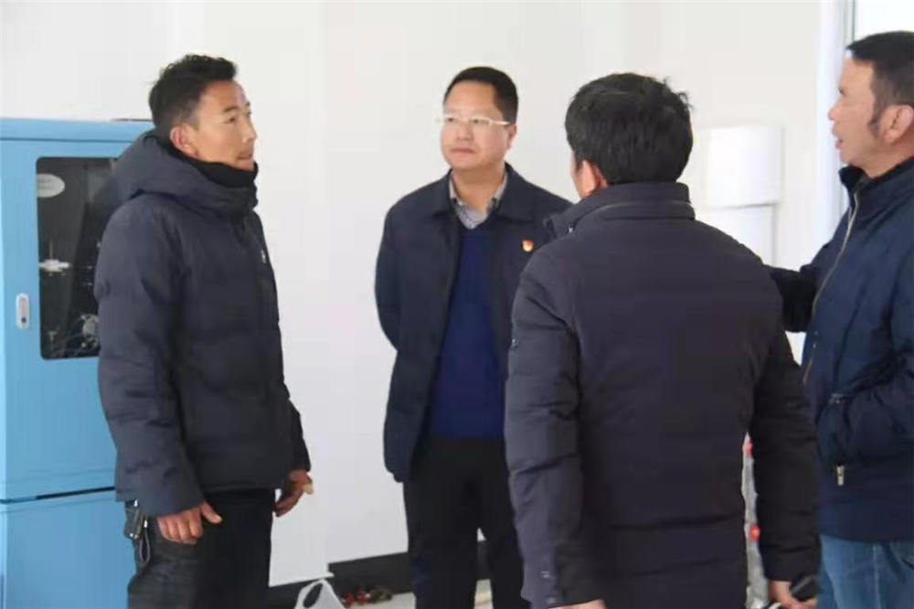 吉隆縣縣委副書記、縣長胡紅等領(lǐng)導(dǎo)班子進行檢查和指導(dǎo)工作